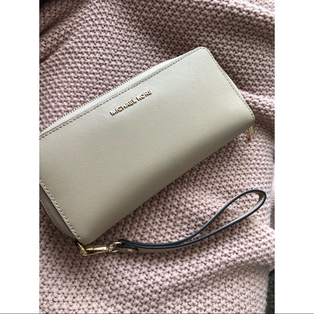 Michael Kors Jet Set Leather Travel Wallet